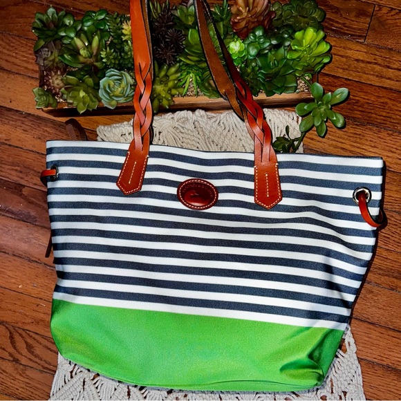 Dooney & Bourke | Sullivan Shopper Tote - Picture 3 of 10